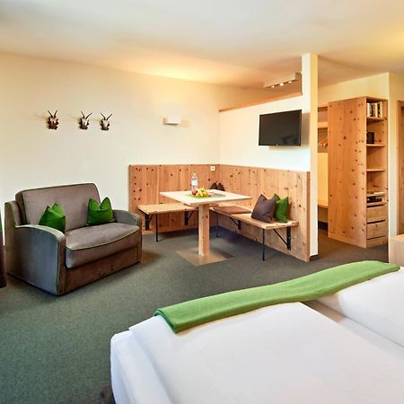 Der Waldhof Hotel Sankt Anton am Arlberg Buitenkant foto