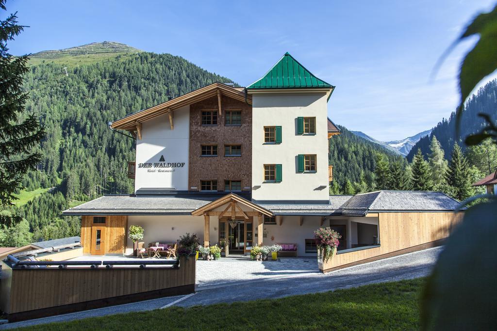 Der Waldhof Hotel Sankt Anton am Arlberg Buitenkant foto