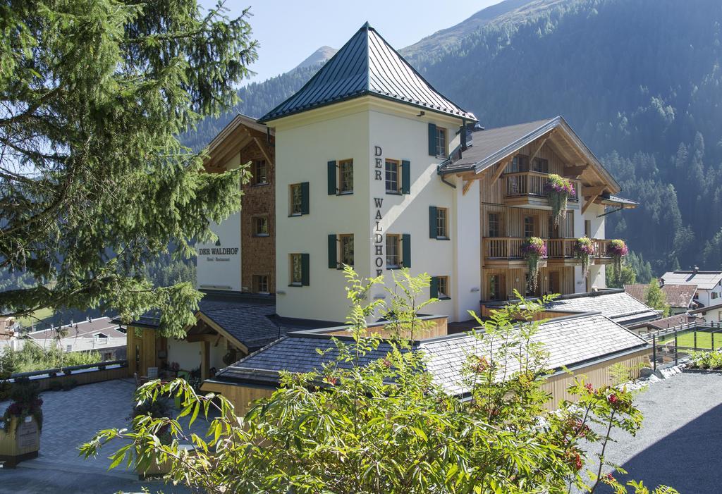 Der Waldhof Hotel Sankt Anton am Arlberg Buitenkant foto