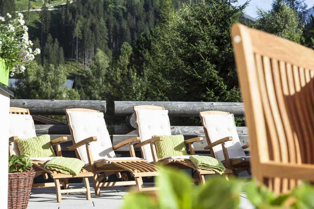 Der Waldhof Hotel Sankt Anton am Arlberg Buitenkant foto