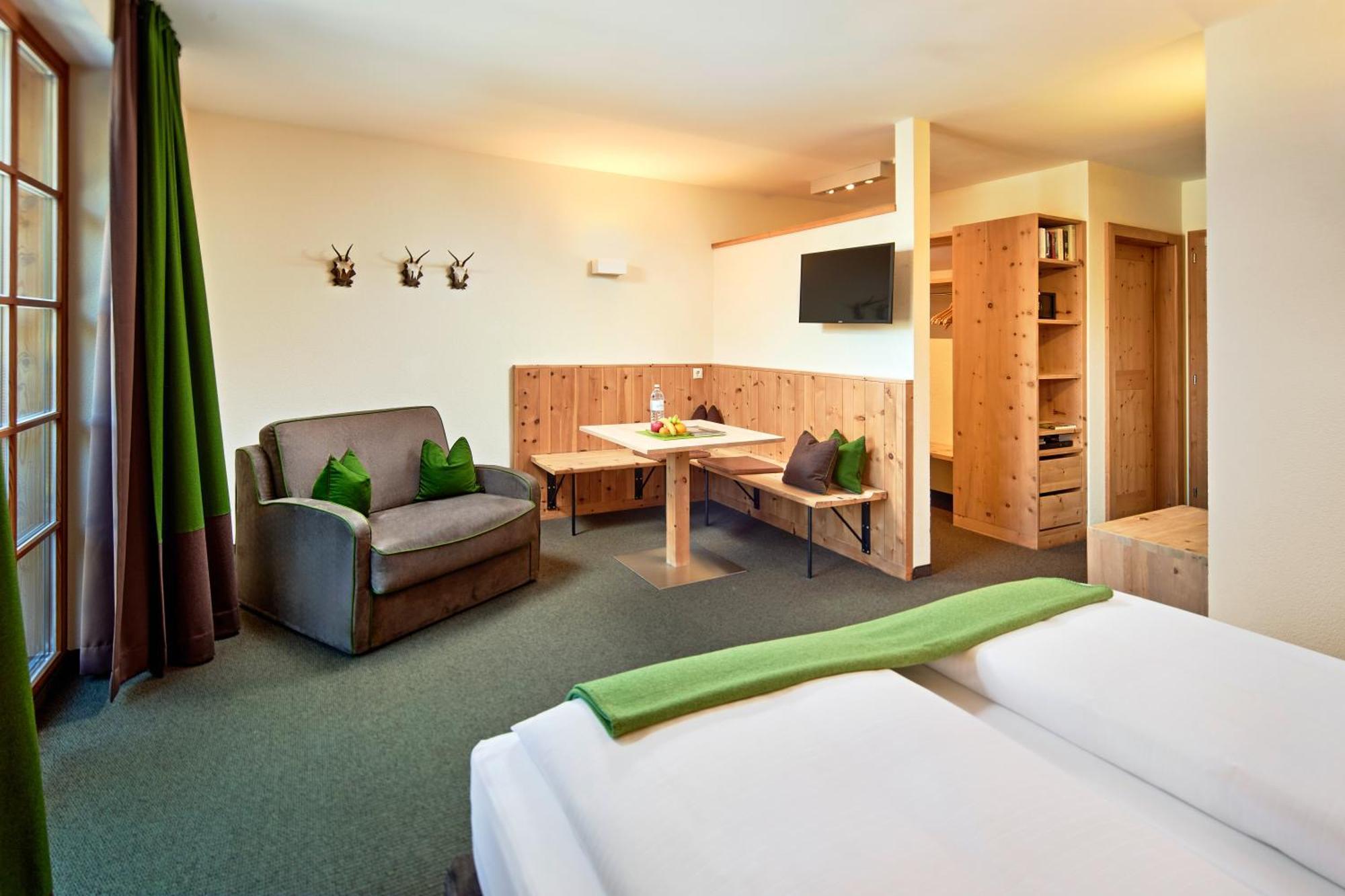 Der Waldhof Hotel Sankt Anton am Arlberg Buitenkant foto
