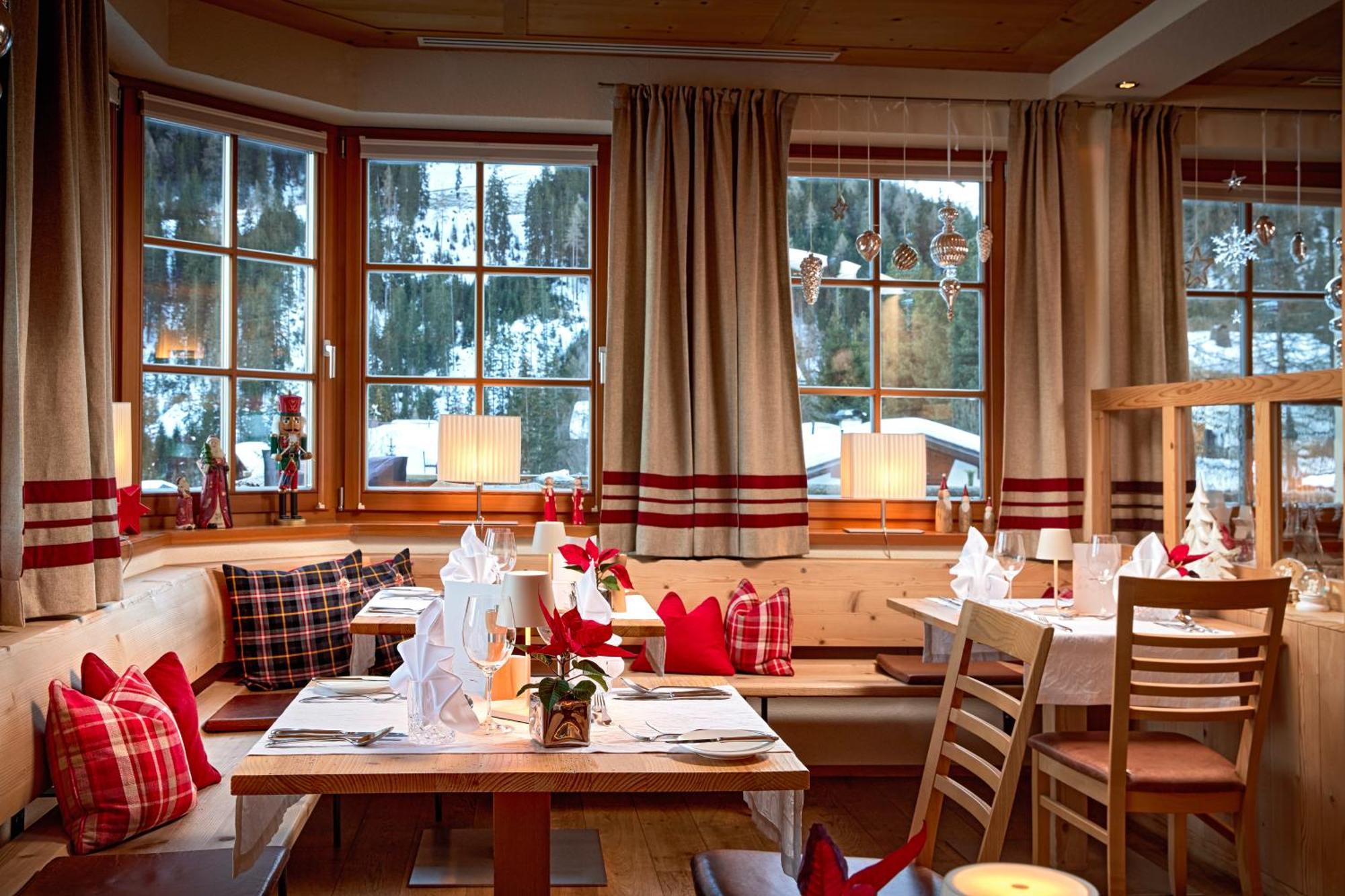 Der Waldhof Hotel Sankt Anton am Arlberg Buitenkant foto