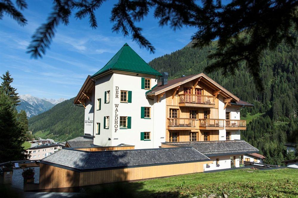 Der Waldhof Hotel Sankt Anton am Arlberg Buitenkant foto