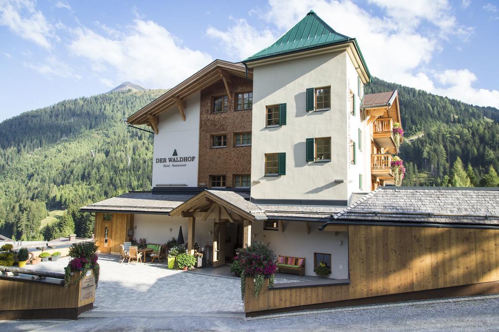 Der Waldhof Hotel Sankt Anton am Arlberg Buitenkant foto