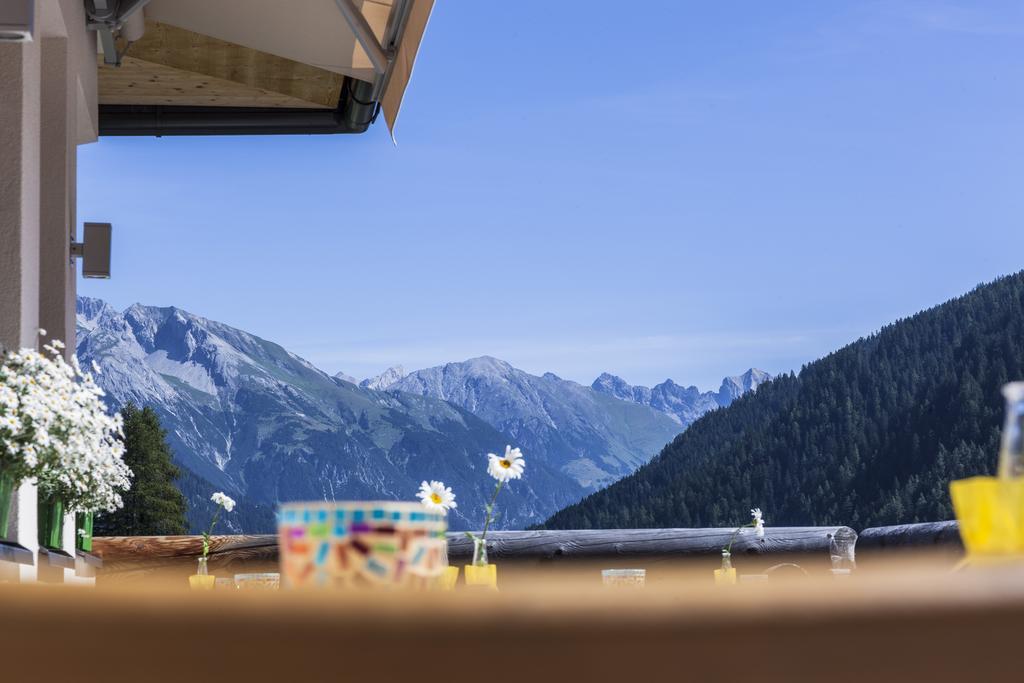 Der Waldhof Hotel Sankt Anton am Arlberg Buitenkant foto