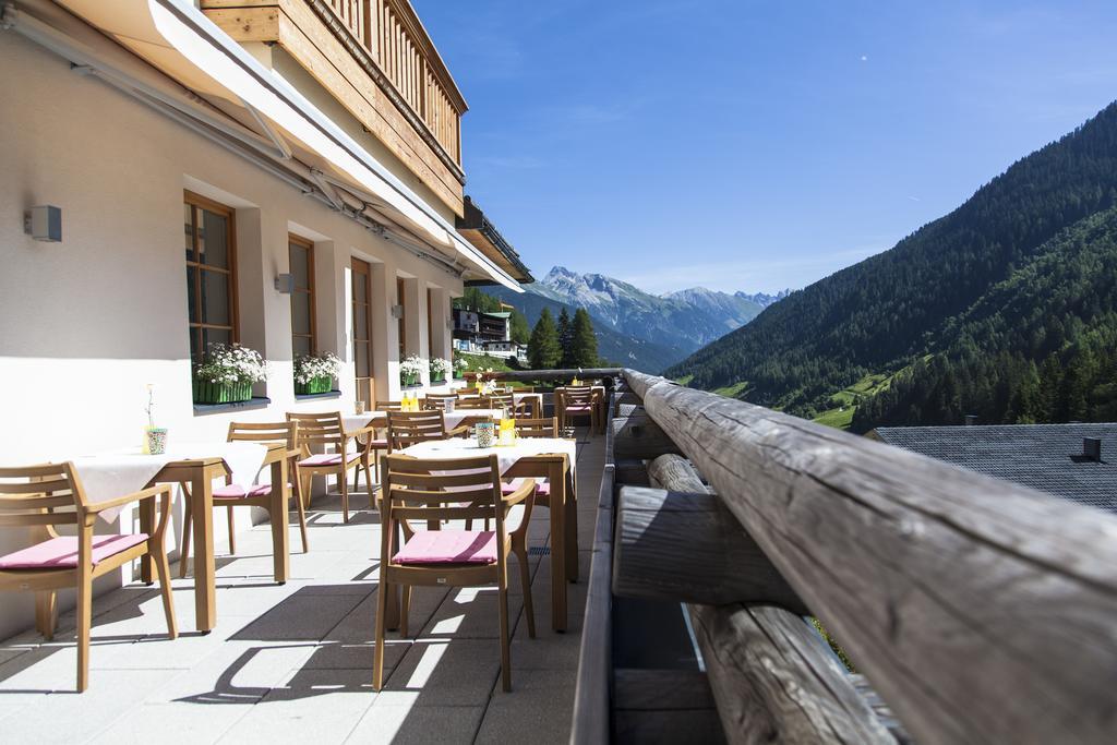 Der Waldhof Hotel Sankt Anton am Arlberg Buitenkant foto