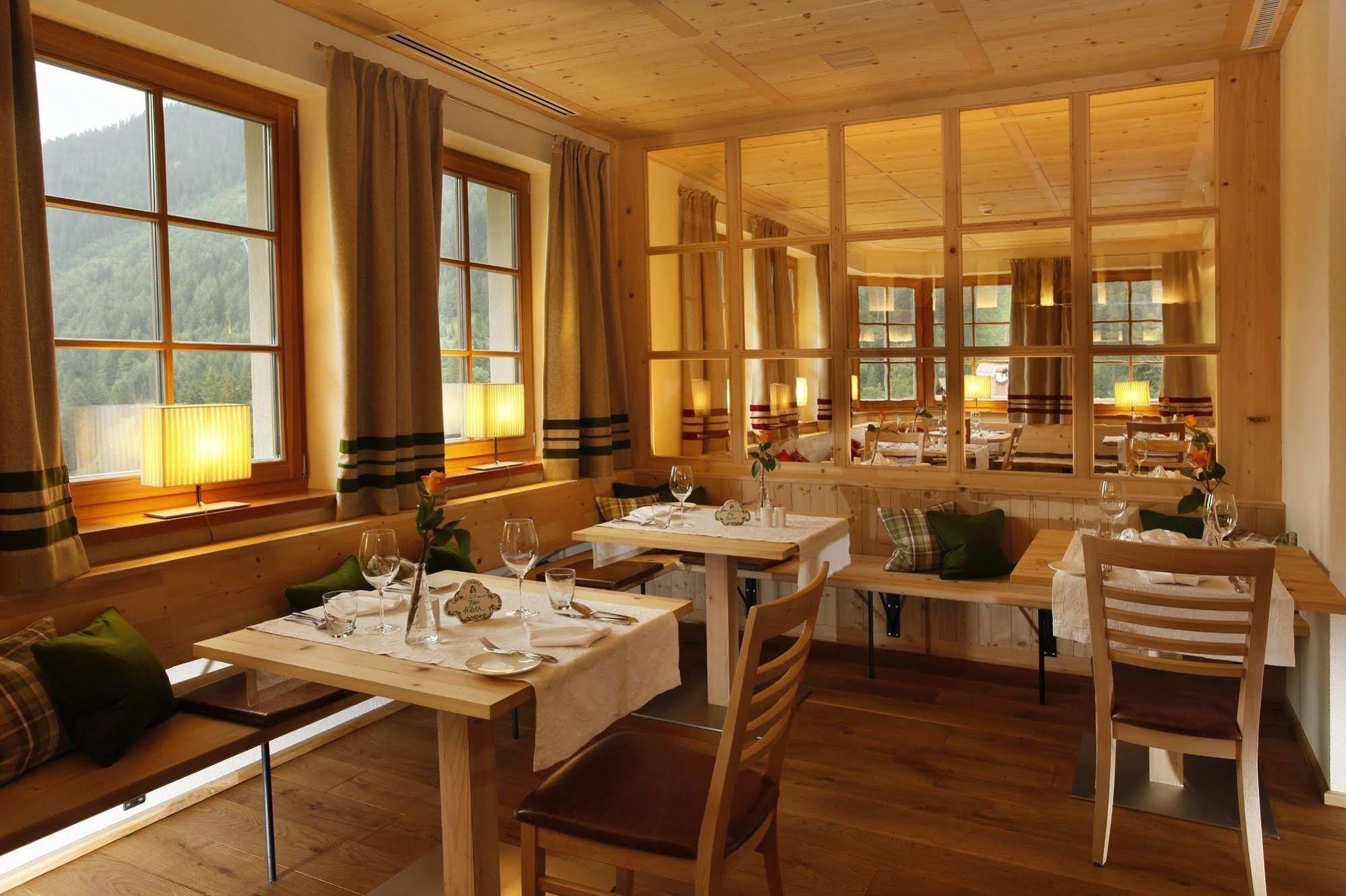 Der Waldhof Hotel Sankt Anton am Arlberg Buitenkant foto