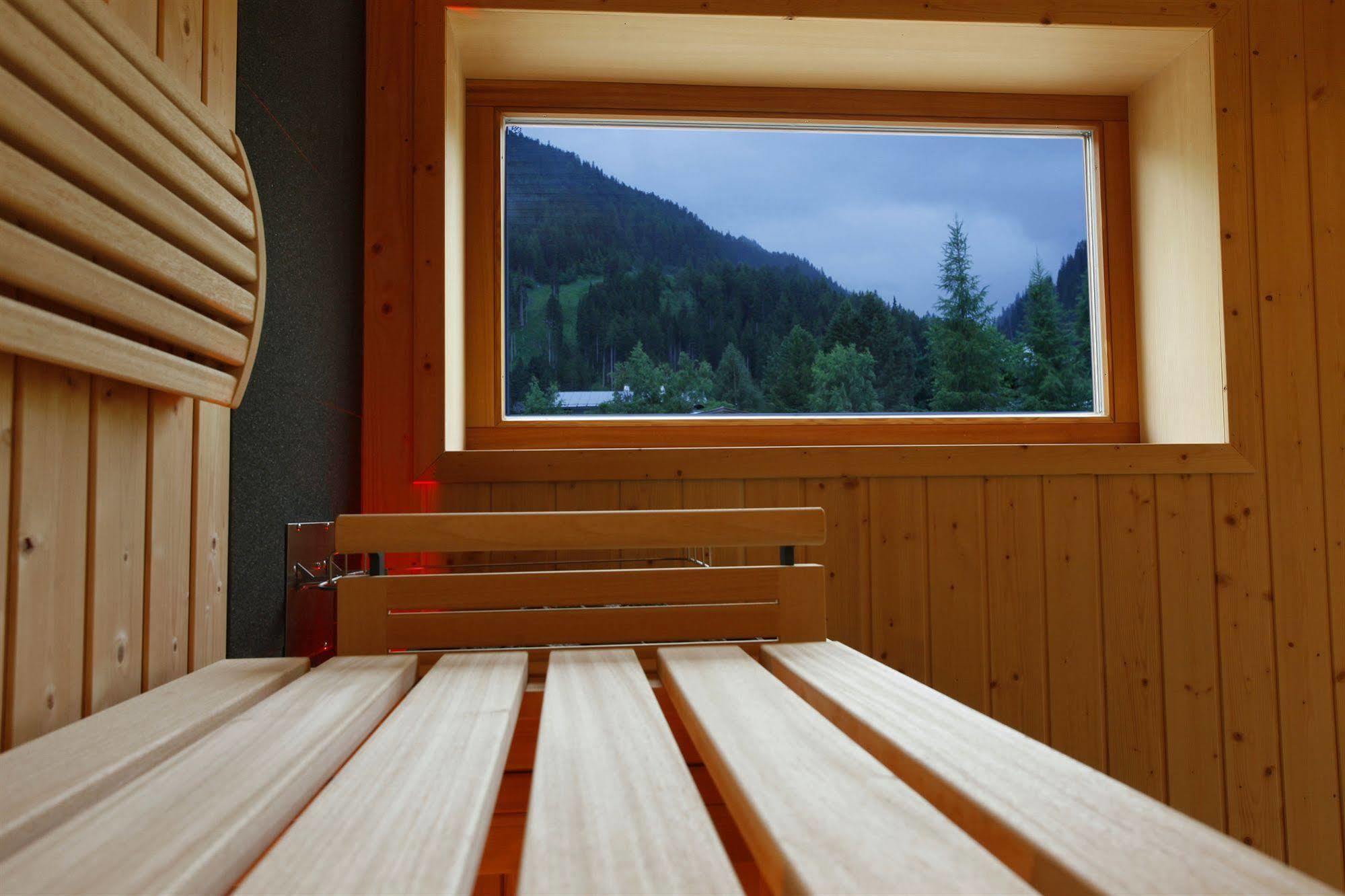 Der Waldhof Hotel Sankt Anton am Arlberg Buitenkant foto