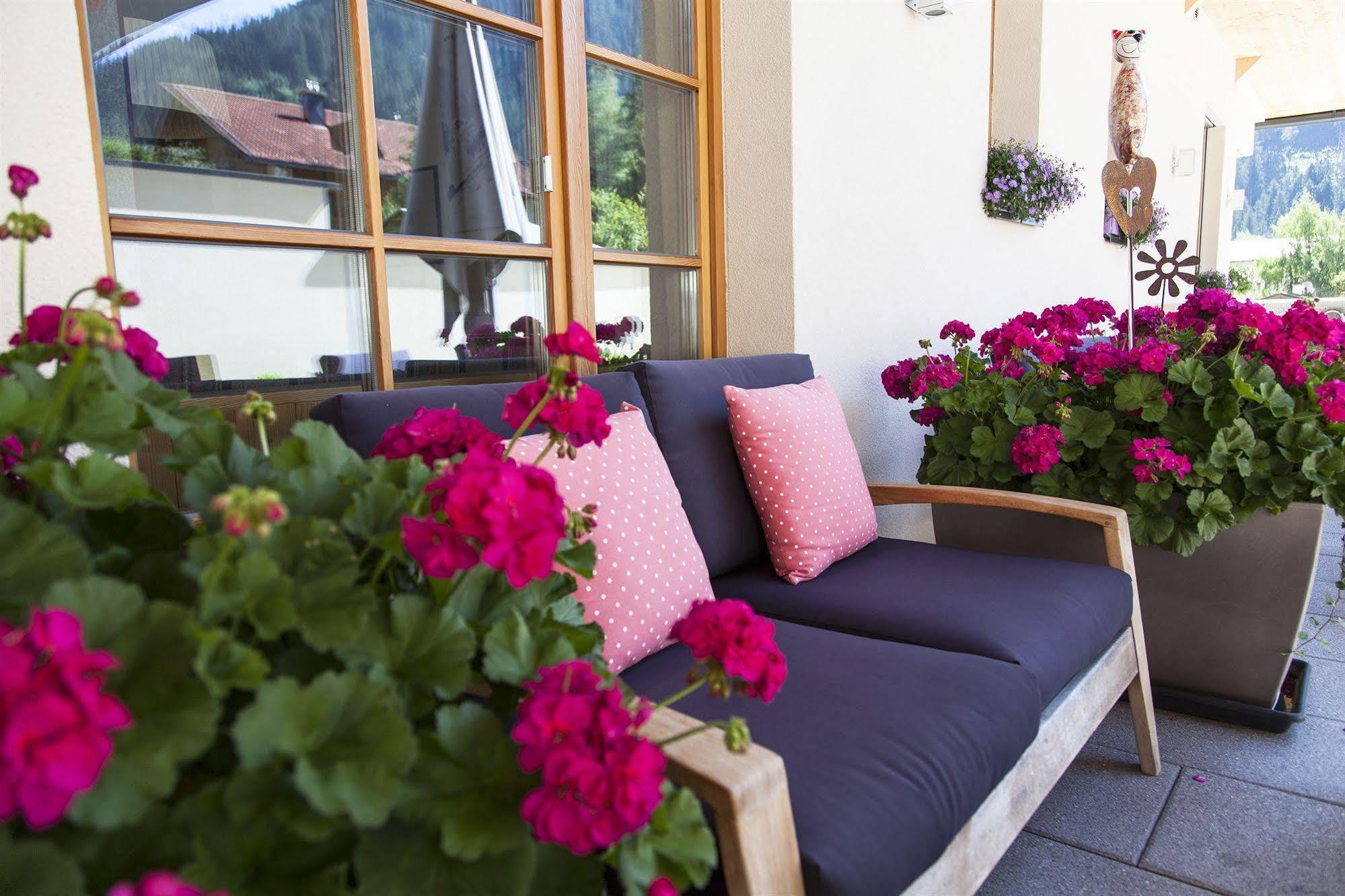 Der Waldhof Hotel Sankt Anton am Arlberg Buitenkant foto