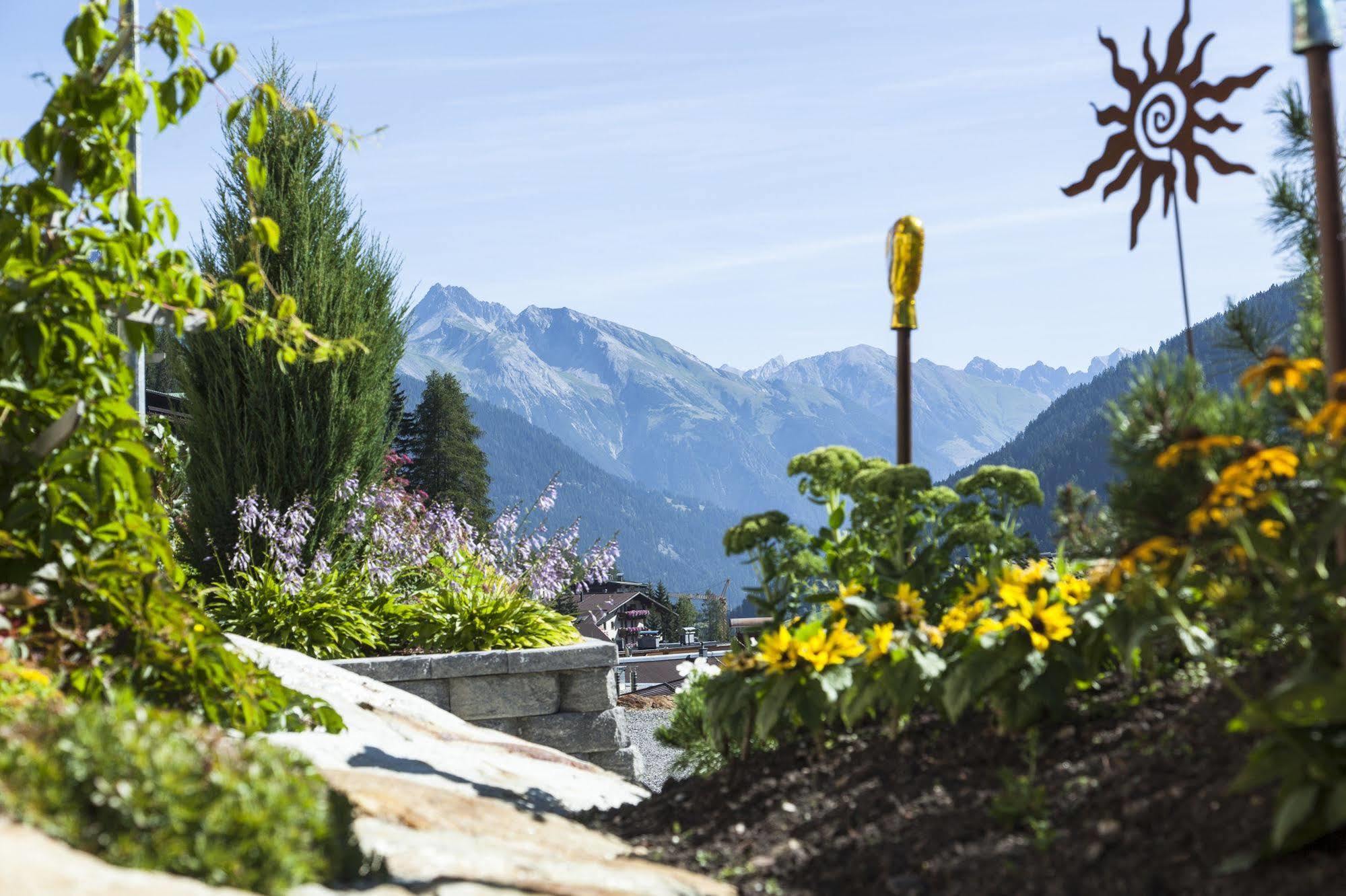 Der Waldhof Hotel Sankt Anton am Arlberg Buitenkant foto