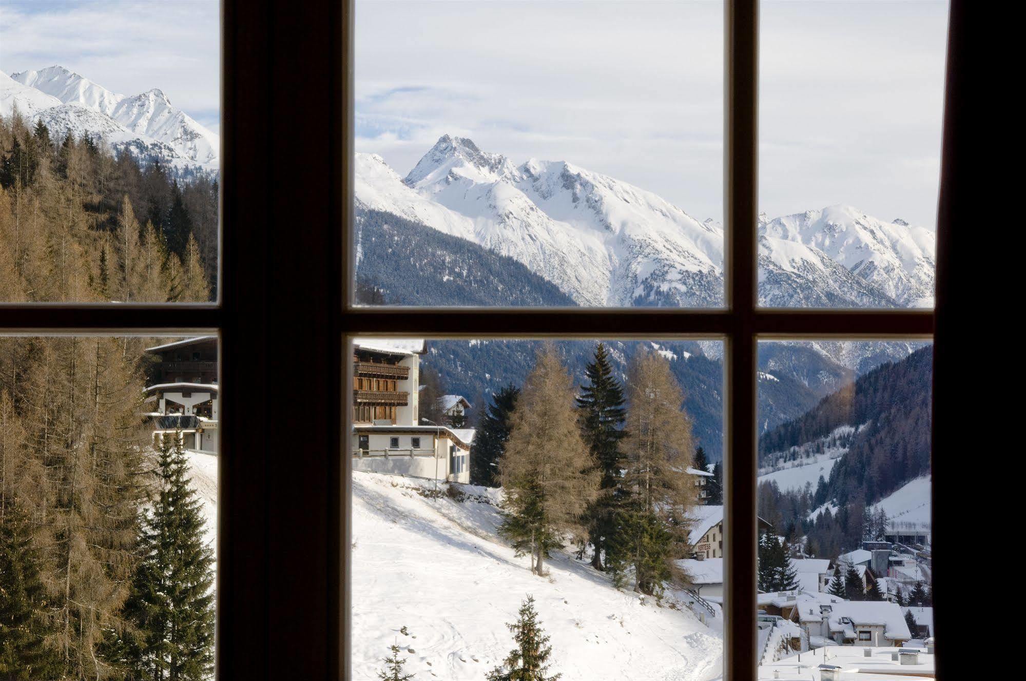Der Waldhof Hotel Sankt Anton am Arlberg Buitenkant foto