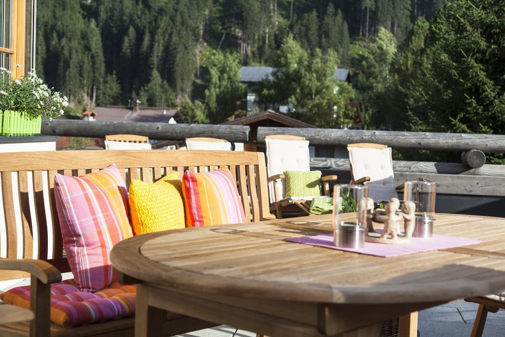 Der Waldhof Hotel Sankt Anton am Arlberg Buitenkant foto
